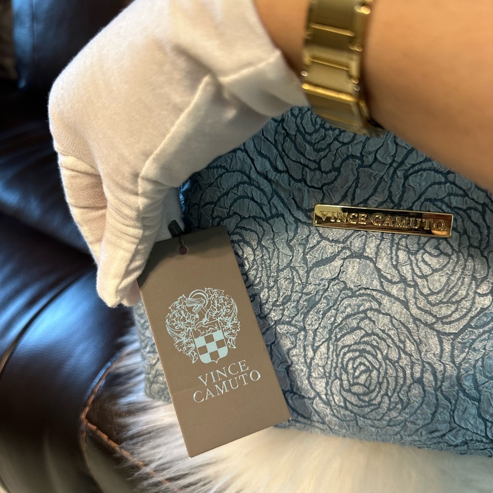 NEW WITH TAG VINCE CAMUTO MAKE UP OR CARRIE ALL BAG. - Picture 3 of 7